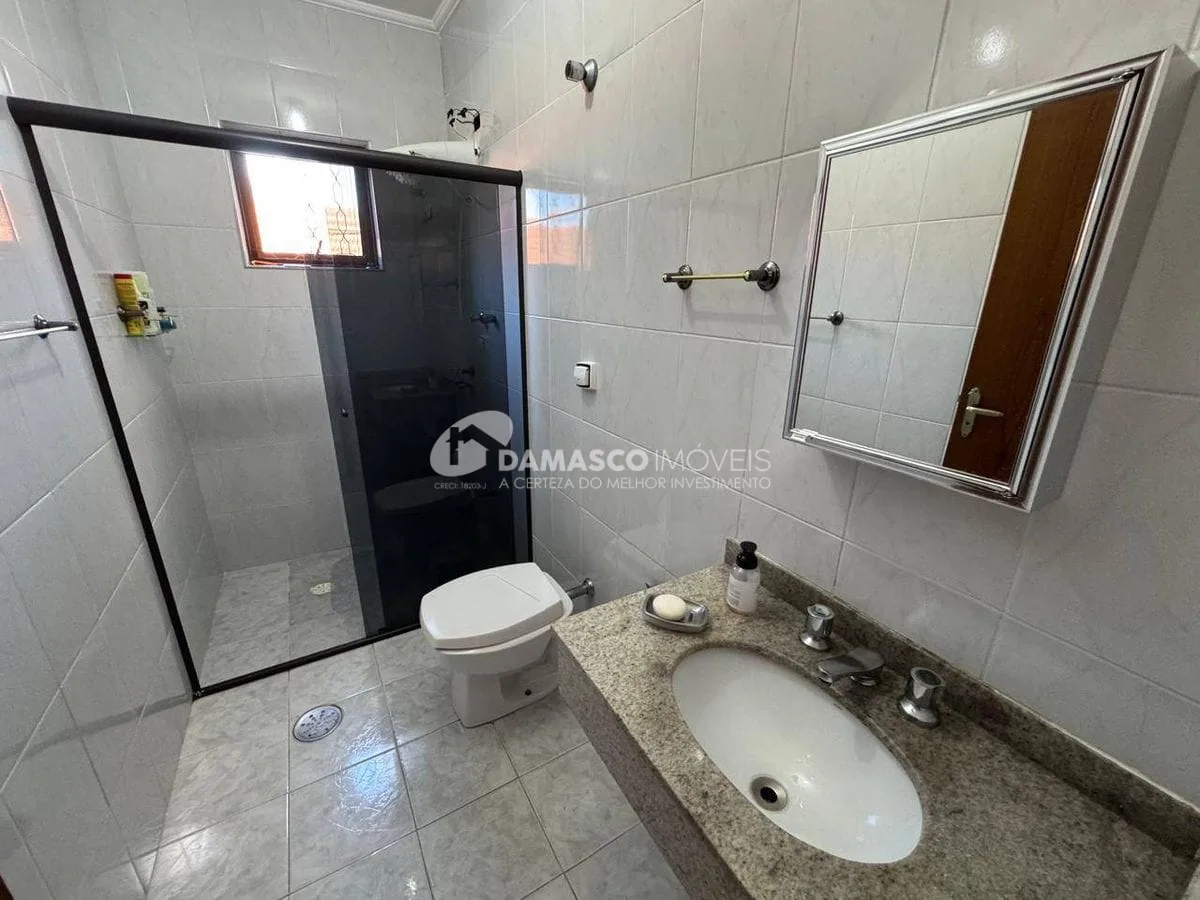 Casa Assobradada no bairro Olímpico
