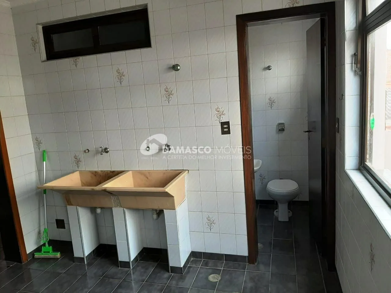 Sobrado à venda 4 Quartos, 2 Suites, 6 Vagas, 462M², Santa Teresinha, Santo André - SP