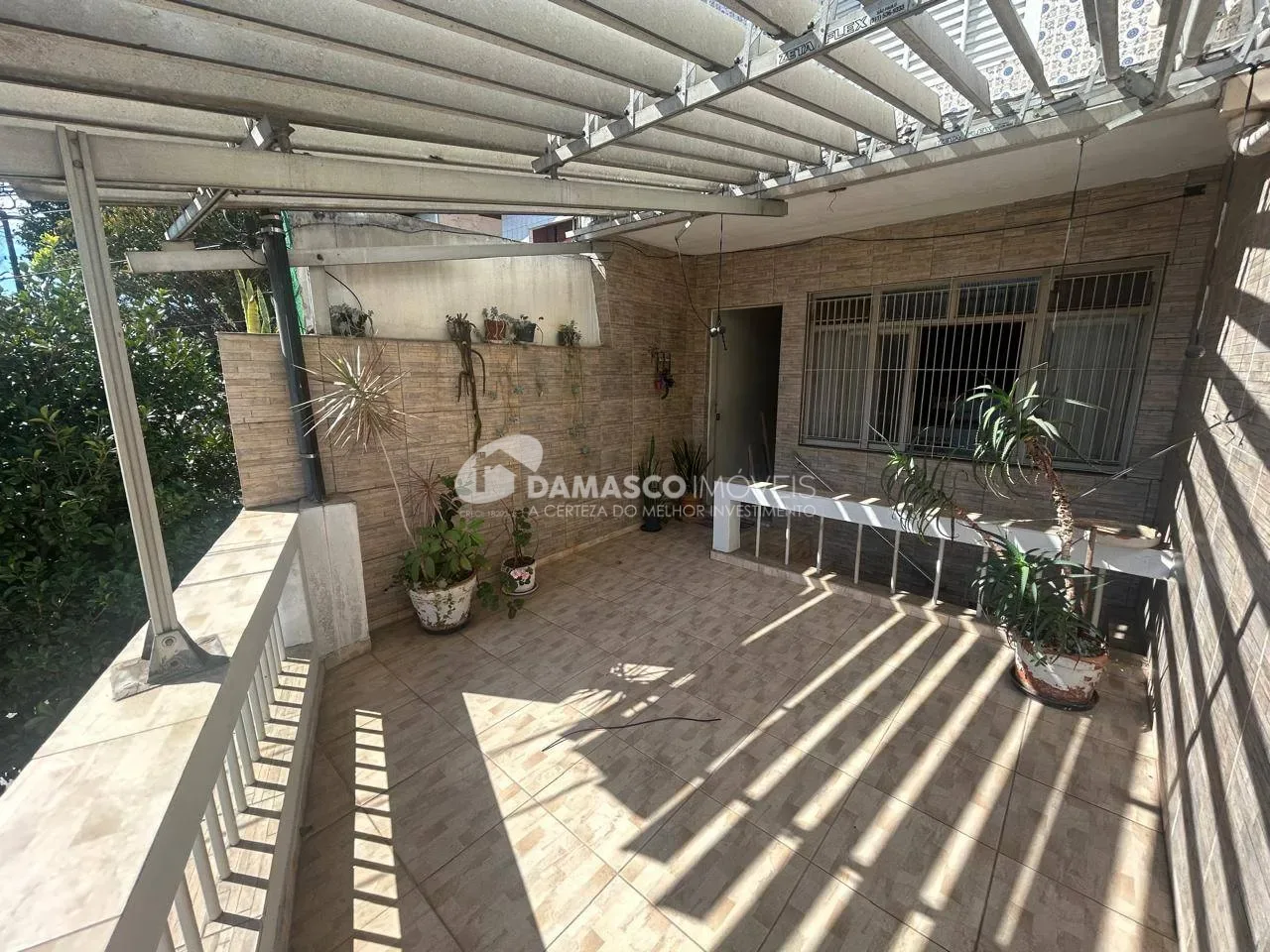 Sobrado à  venda com 178m² de área útil, 2 quartos, 3 vagas, próximo do Complexo Poliesportivo Lauro Gomes, no Bairro Olímpico, em São Caetano do Sul, SP