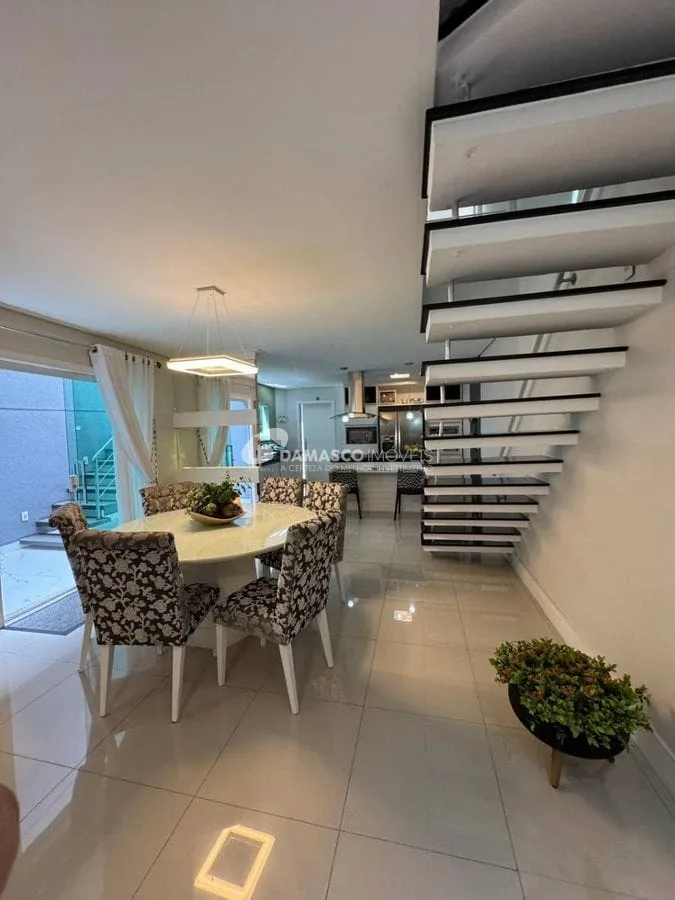 SOBRADO COM ESPAÇO GOURMET NO BAIRRO OLÍMPICO