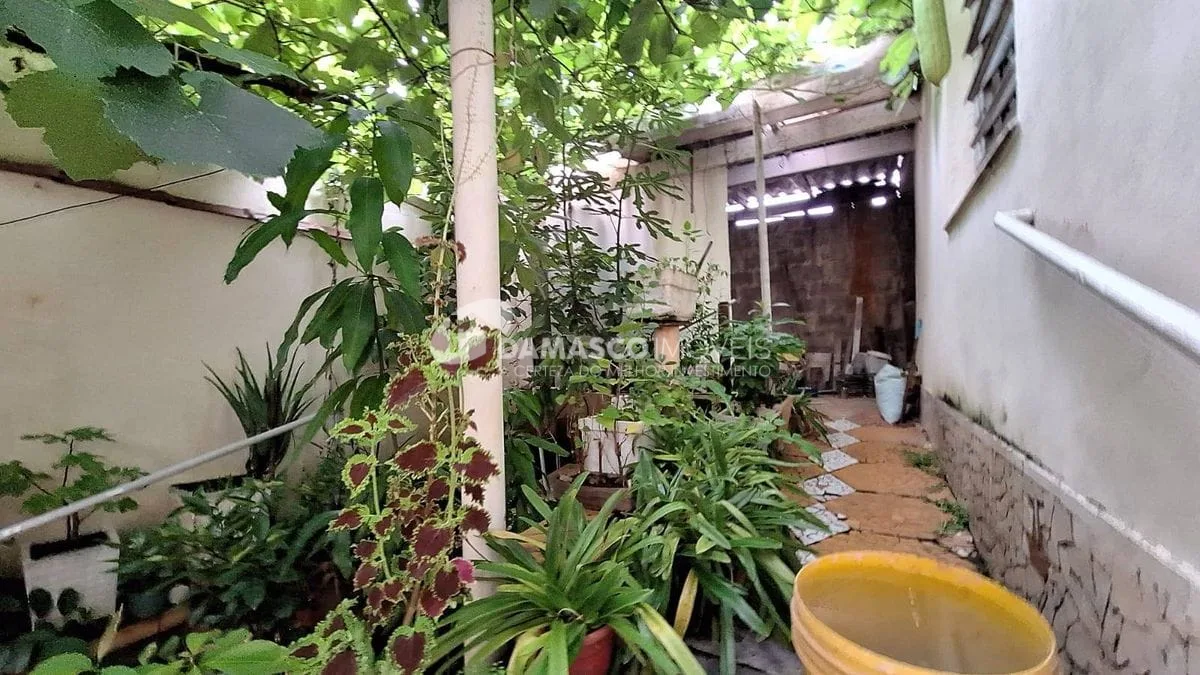 IMÓVEL TÉRREO NO BAIRRO SANTA PAULA COM DUAS CASAS E SALÃO COML
