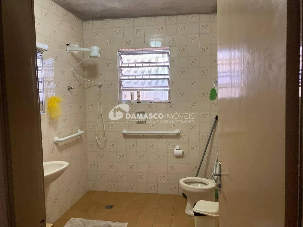 Casa à venda 3 Quartos, 3 Vagas, 207,4 M²   de terreno e 211m² de area construída, a 30 metros do parque linear  no bairro Olímpico, São Caetano do Sul - SP