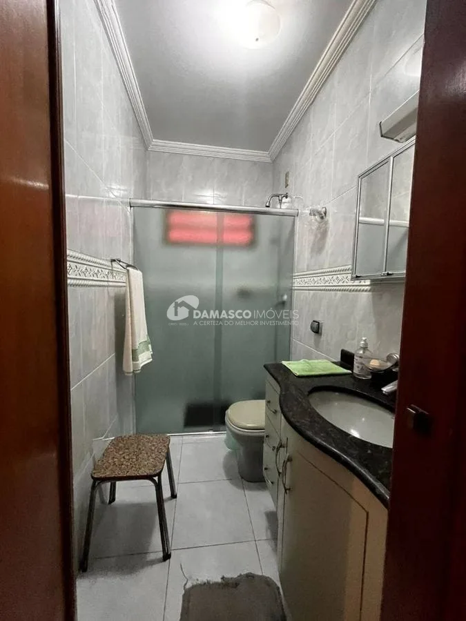 Casa térrea com 4 dorm, 2 suítes, 5 vagas no bairro Olímpico