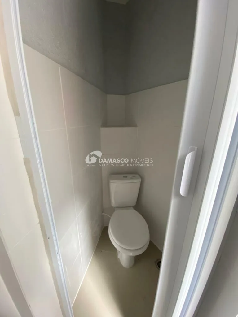 Sobrado à venda e locação, com 400 m² de área total, 3 Quartos, 1 Suíte, 6 Vagas, Parque Bandeirante, Santo André - SP