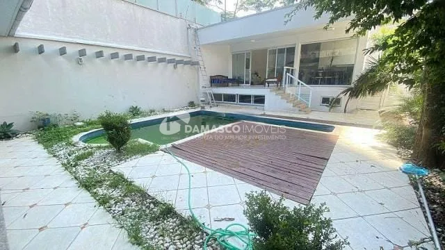 Sobrado à venda 3 Quartos, 3 Suites, 5 Vagas, 380M², Jardim, Santo André - SP