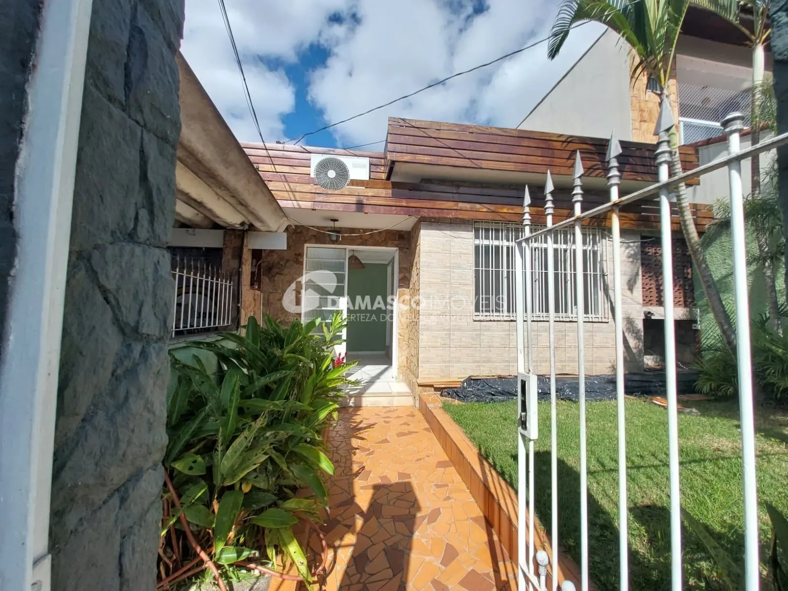 Casa Comercial para Locação – Nova Gerty – 50m² – Ideal para Clínicas