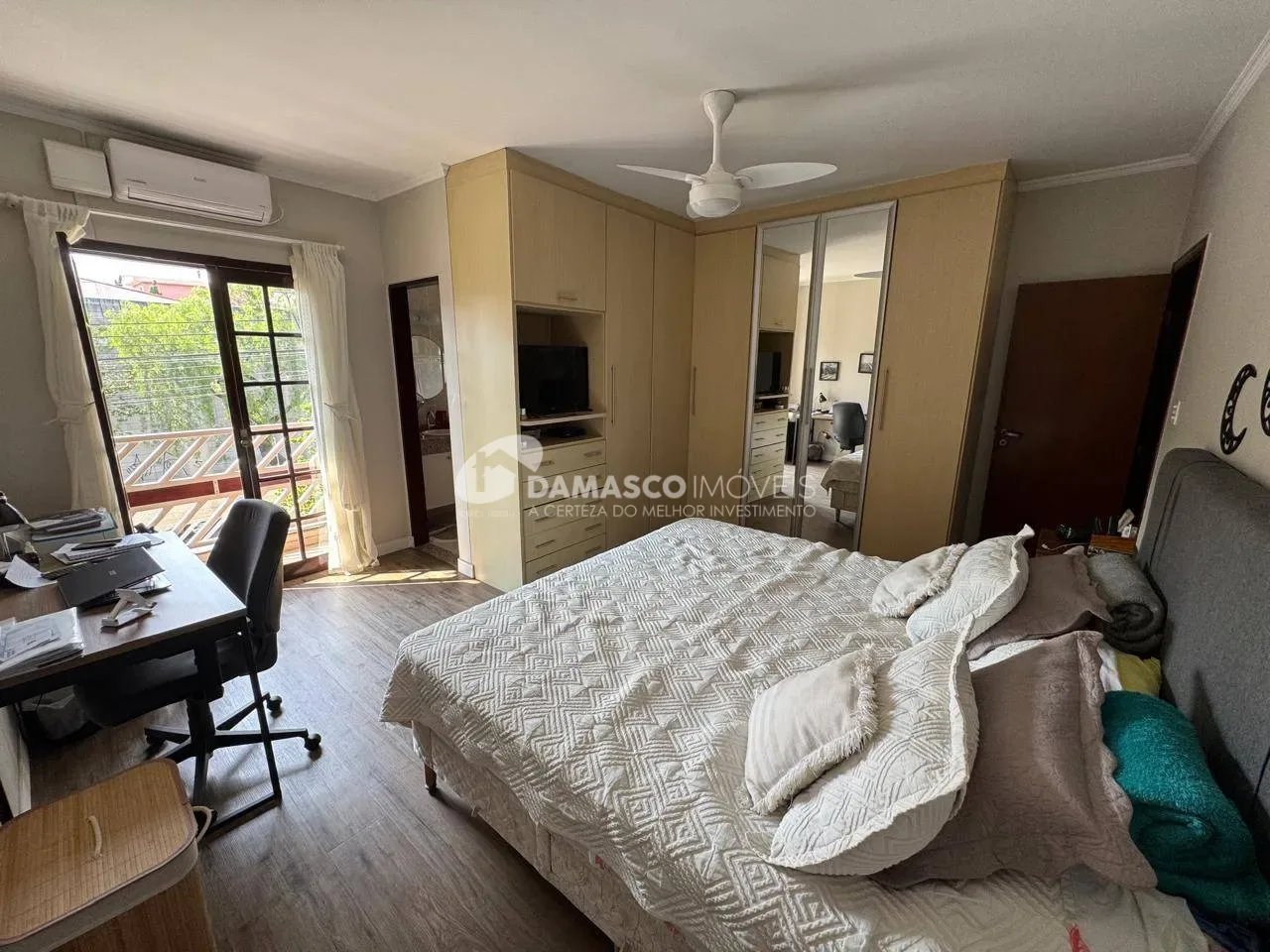 Sobrado à venda com 3 suítes , quintal com churrasqueira ,  Bairro Cerâmica, São Caetano do Sul, SP