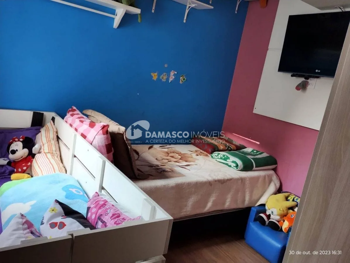 Casa em condomínio com 2 suítes  e 2 vagas