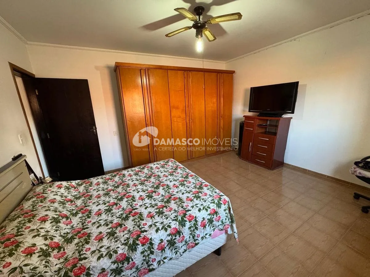 Casa Assobradada no bairro Olímpico