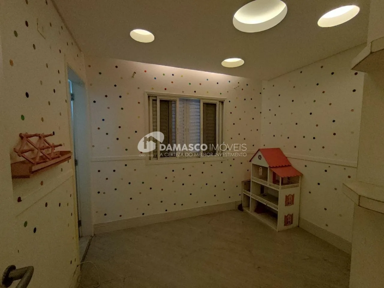 Sobrado à venda 5 Quartos, 4 Suites, 5 Vagas, 252M², Sítio da Figueira, São Paulo - SP