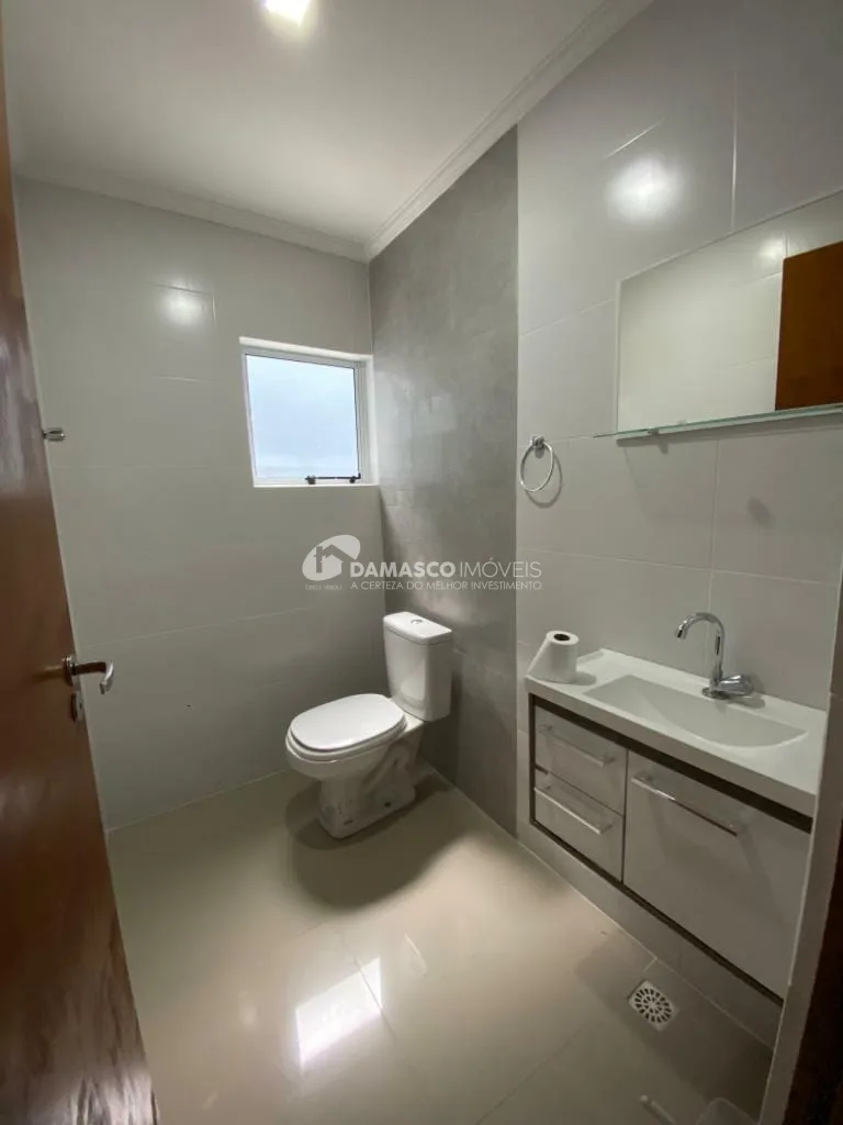 Sobrado à venda e locação, com 400 m² de área total, 3 Quartos, 1 Suíte, 6 Vagas, Parque Bandeirante, Santo André - SP