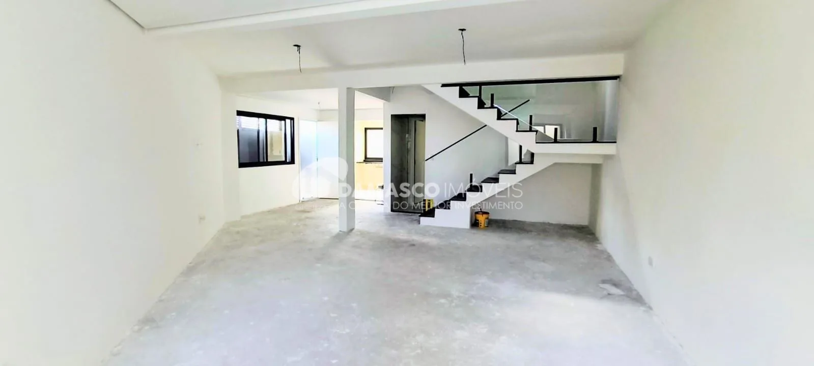 Sobrado, 3 suítes, 188m², Olímpico