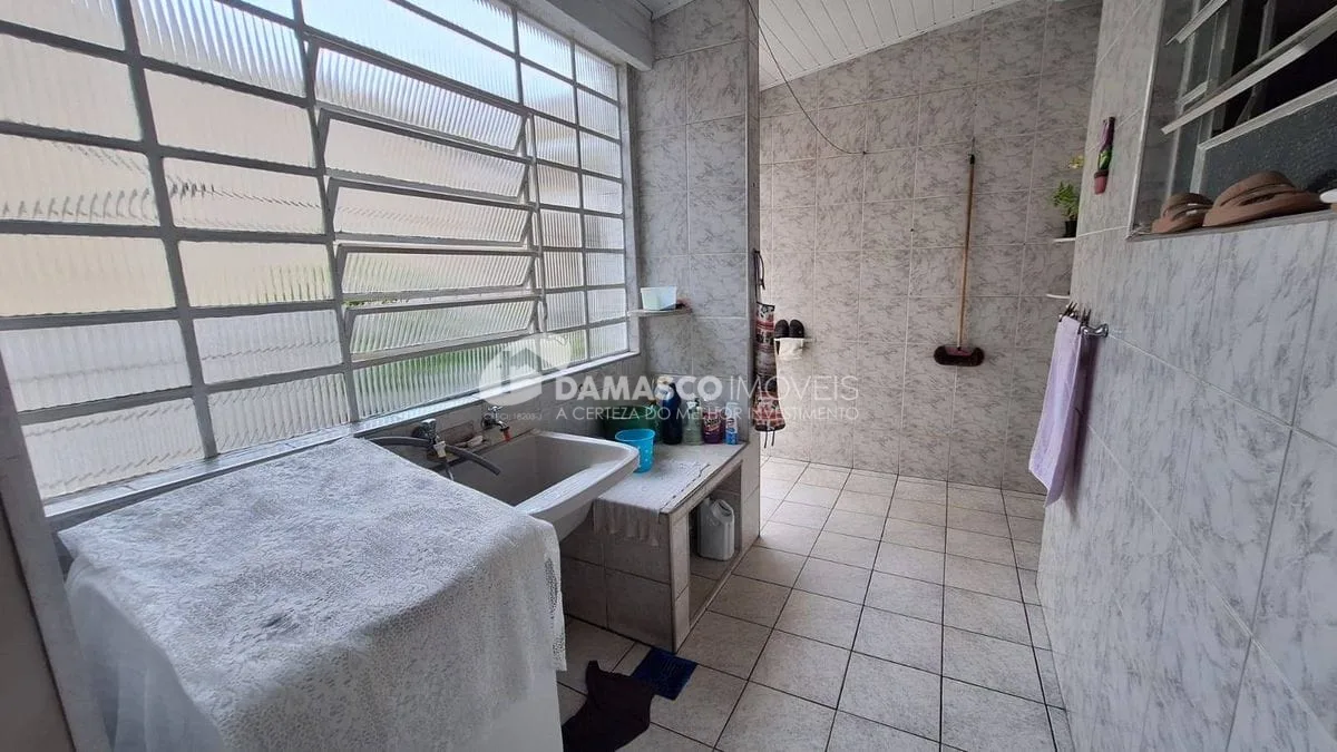 IMÓVEL TÉRREO NO BAIRRO SANTA PAULA COM DUAS CASAS E SALÃO COML
