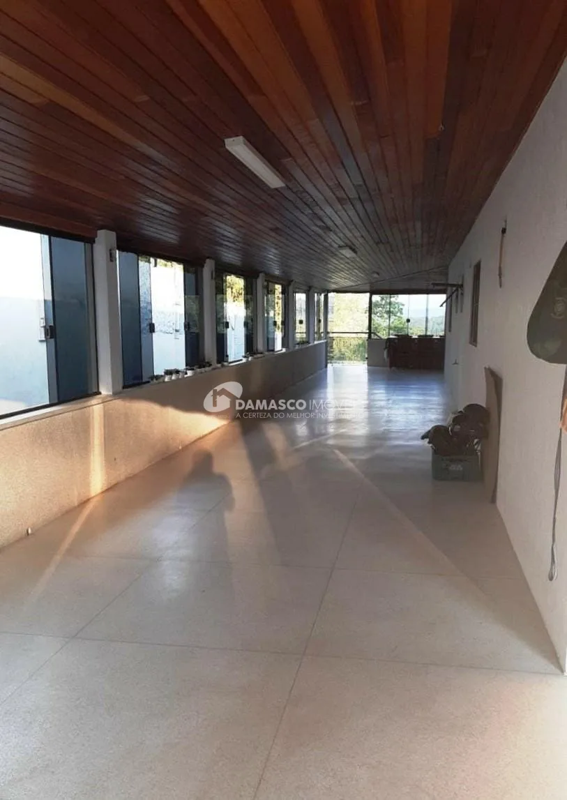 Chácara à venda 4 Quartos, 3 Suítes, 10 Vagas, Horto F Dois, Mairinque - SP