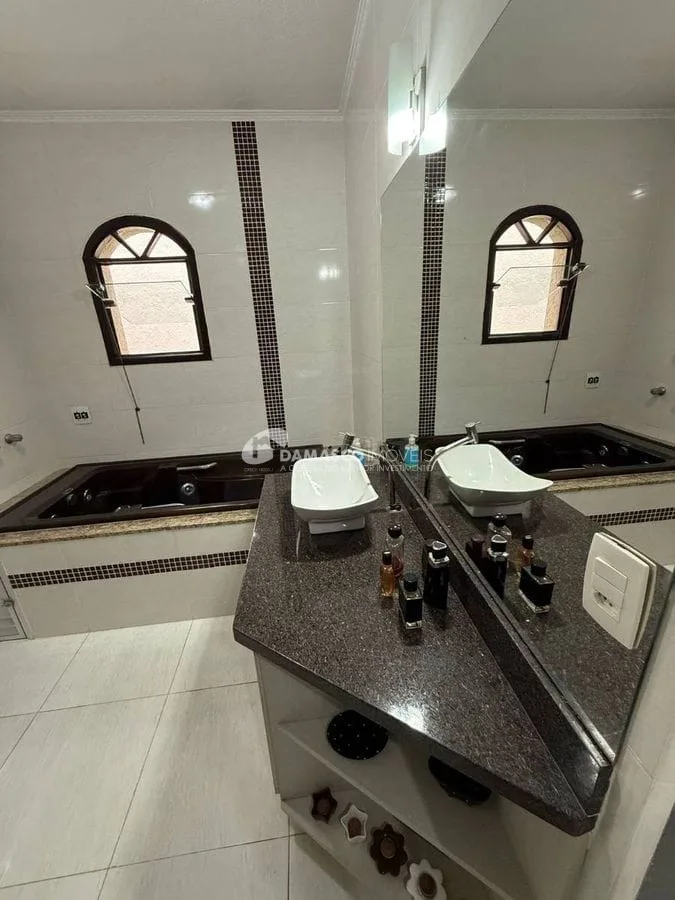 Sobrado à venda 3 Quartos, 1 Suite, 2 Vagas, 204M², Sítio da Figueira, São Paulo - SP