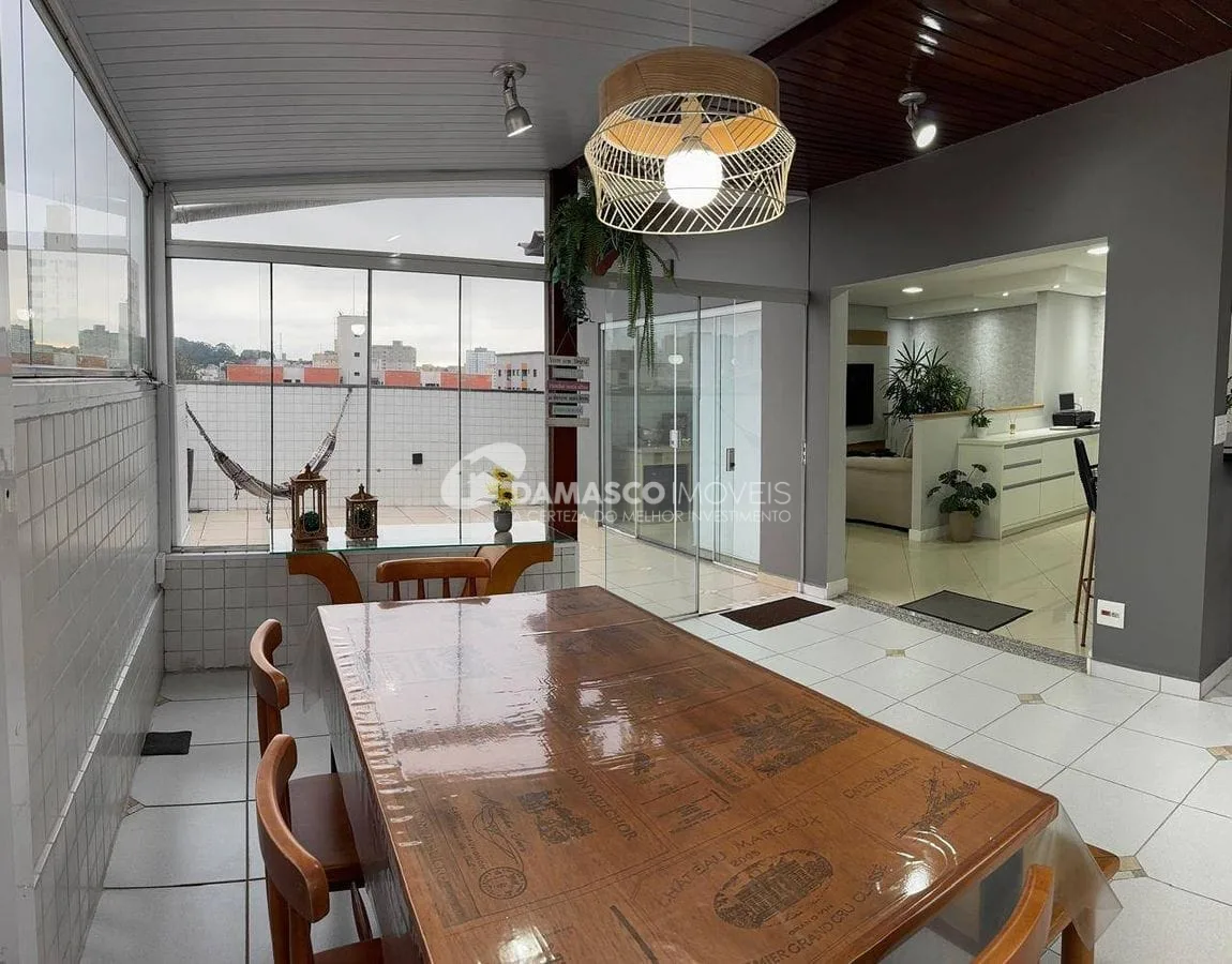Penthouse, 2 dorm, 1 suíte e sala com sacada