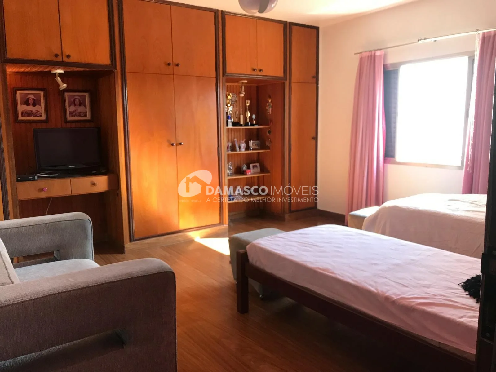 Sobrado à venda 4 Quartos, 1 Suite, 2 Vagas, 257M², Vila Palmares, Santo André - SP