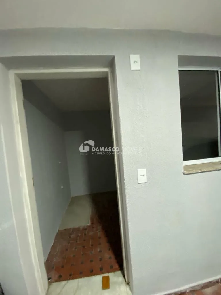 Sobrado à venda e locação, com 400 m² de área total, 3 Quartos, 1 Suíte, 6 Vagas, Parque Bandeirante, Santo André - SP