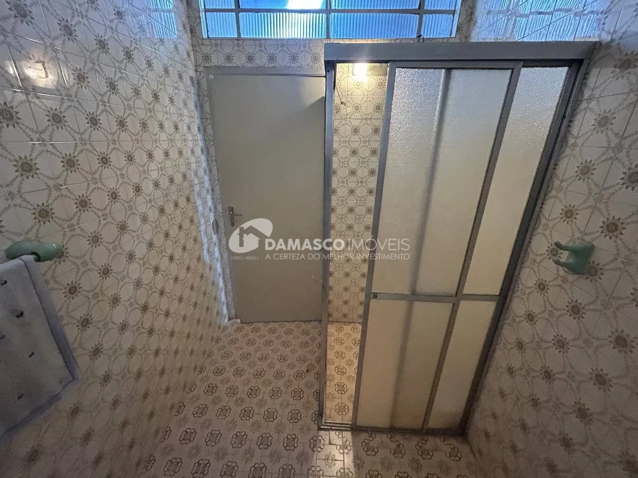 Sobrado à  venda com 178m² de área útil, 2 quartos, 3 vagas, próximo do Complexo Poliesportivo Lauro Gomes, no Bairro Olímpico, em São Caetano do Sul, SP