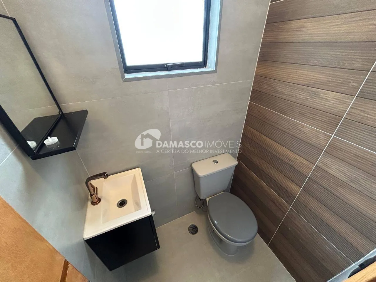 Casa Térrea Reformada à Venda na Nova Gerty, São Caetano do Sul | 2 Dormitórios | 2 Vagas