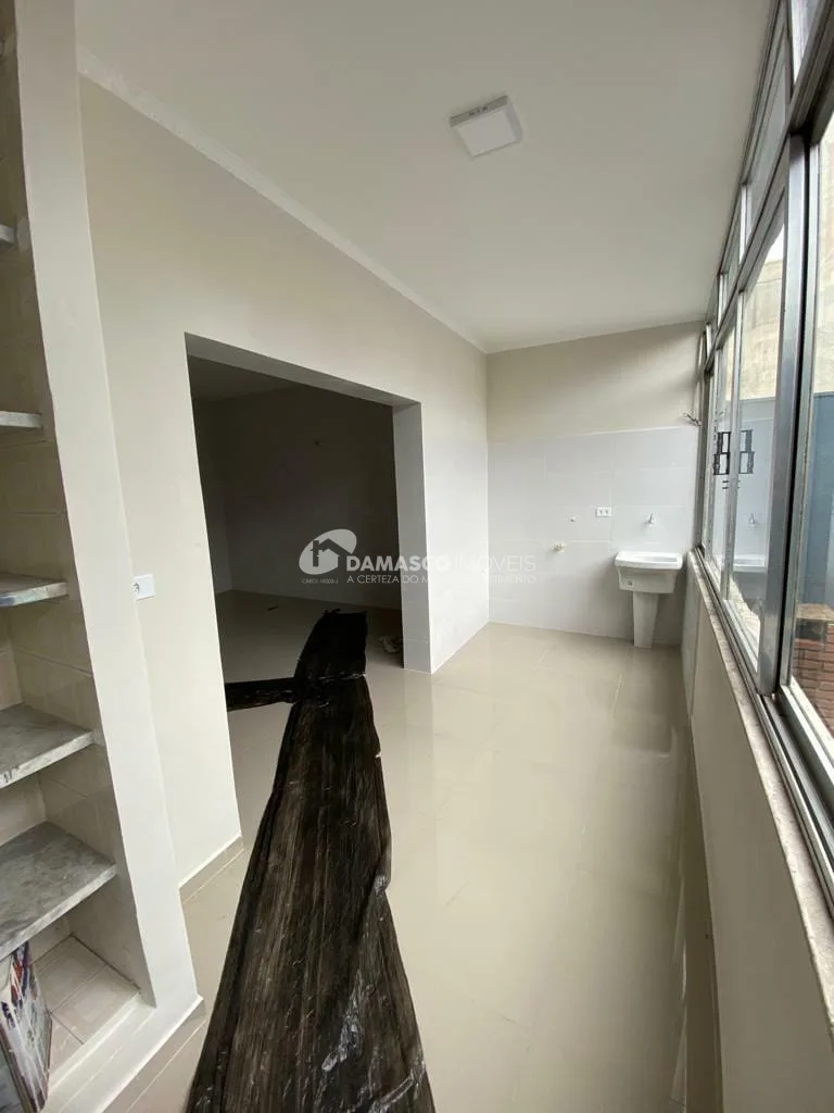Sobrado à venda e locação, com 400 m² de área total, 3 Quartos, 1 Suíte, 6 Vagas, Parque Bandeirante, Santo André - SP