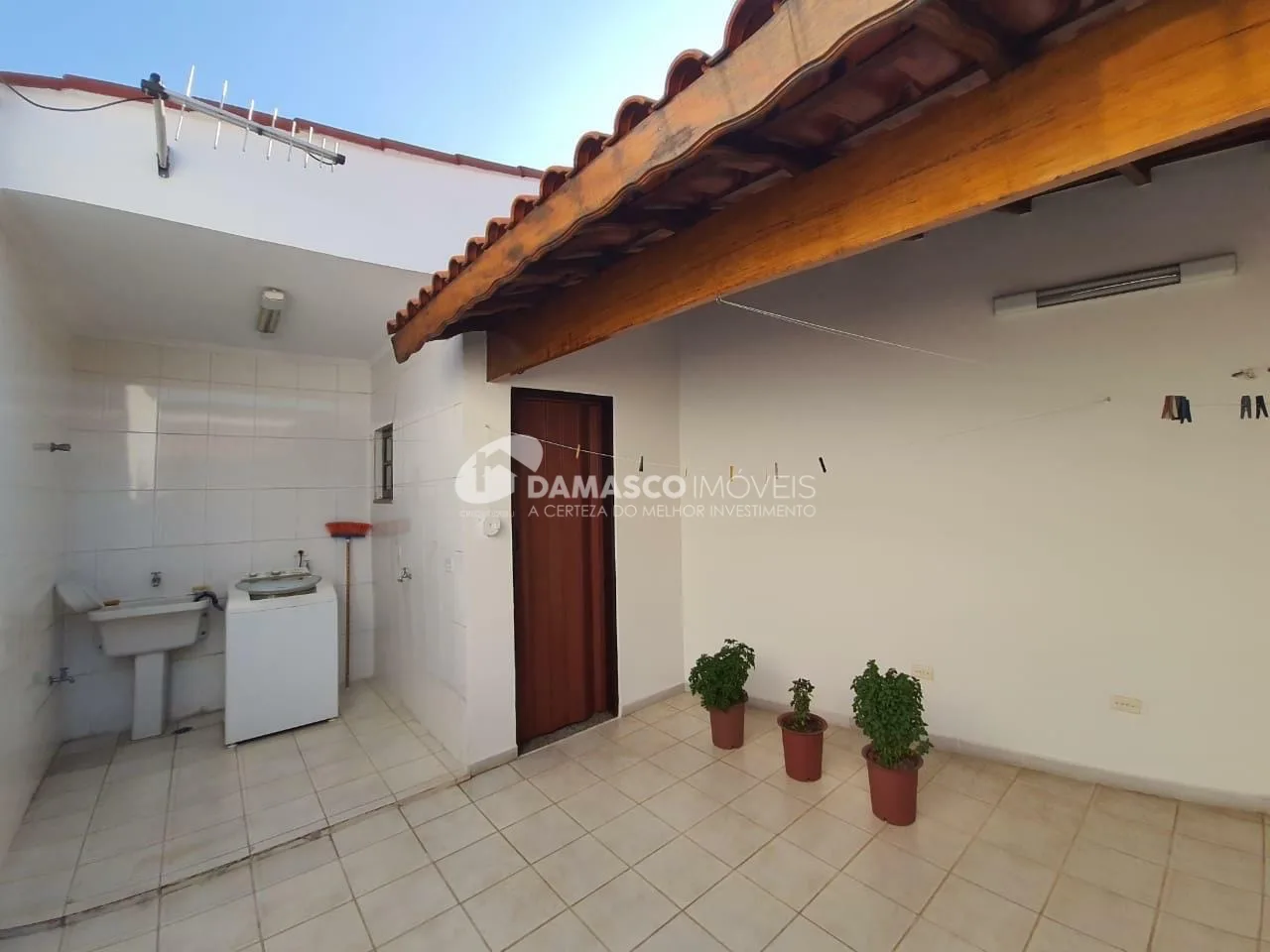 Casa à venda com 3 Quartos, 3 Suites, 3 Vagas, 751M², Utinga, Santo André - SP