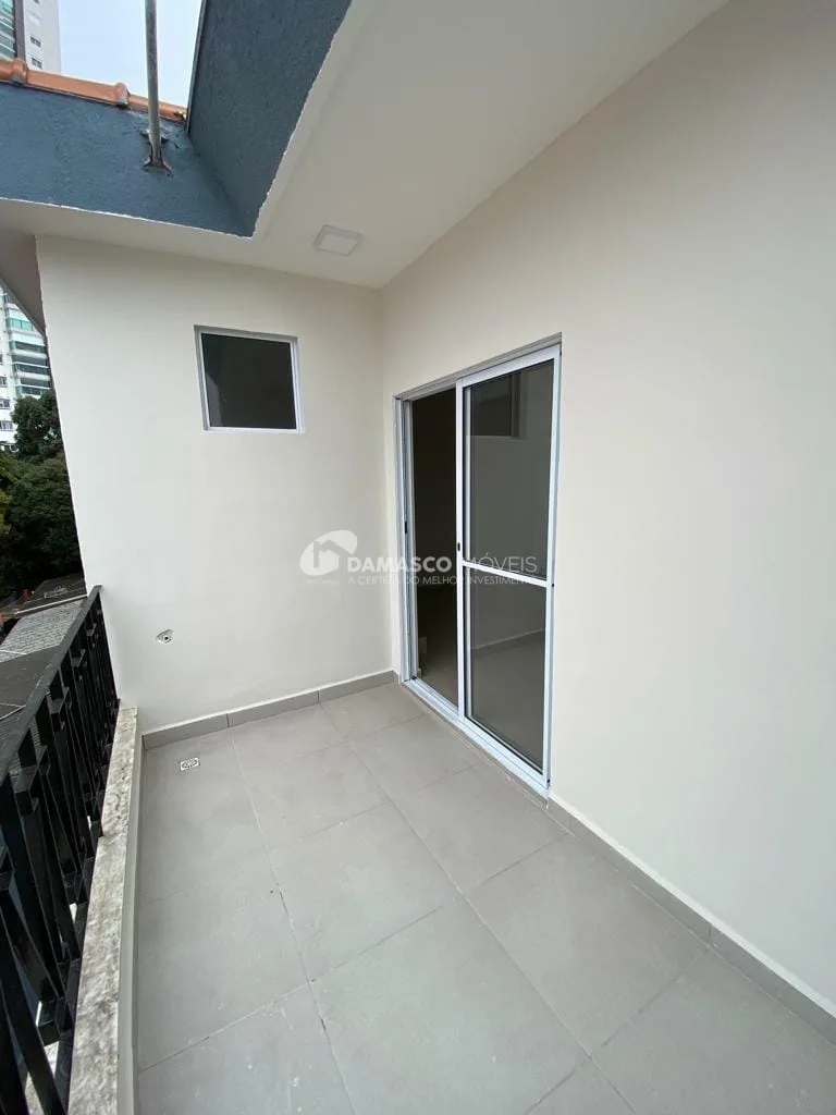 Sobrado à venda e locação, com 400 m² de área total, 3 Quartos, 1 Suíte, 6 Vagas, Parque Bandeirante, Santo André - SP
