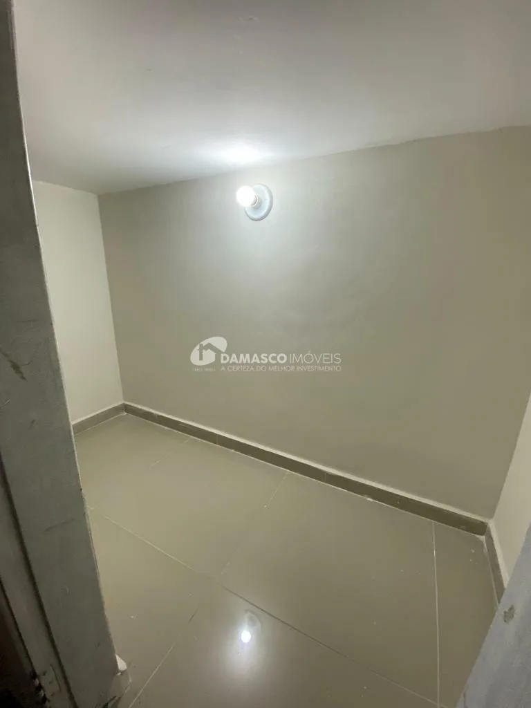 Sobrado à venda e locação, com 400 m² de área total, 3 Quartos, 1 Suíte, 6 Vagas, Parque Bandeirante, Santo André - SP