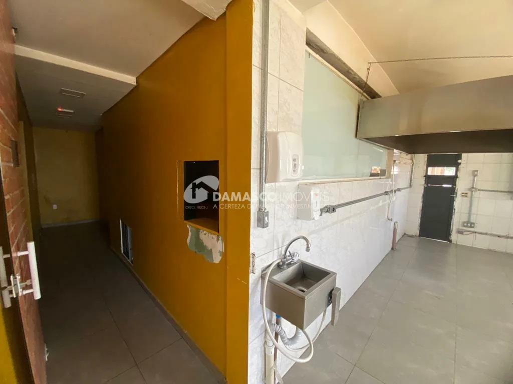 Sobrado comercial com moradia / local ótimo na Av. Presidente Kennedy - SCSul