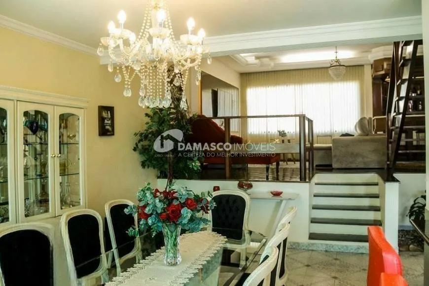 Sobrado à venda 3 Quartos, 1 Suite, 4 Vagas, 292M², Santa Maria, São Caetano do Sul - SP