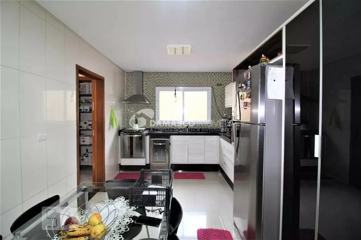 Sobrado à venda 4 Quartos, 1 Suite, 3 Vagas, 240M², Cerâmica, São Caetano do Sul - SP