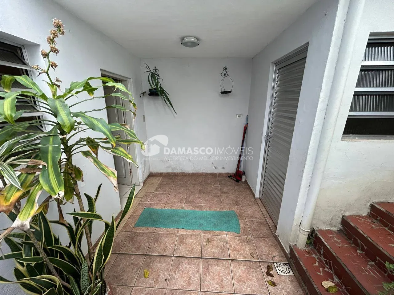 Sobrado à  venda com 178m² de área útil, 2 quartos, 3 vagas, próximo do Complexo Poliesportivo Lauro Gomes, no Bairro Olímpico, em São Caetano do Sul, SP