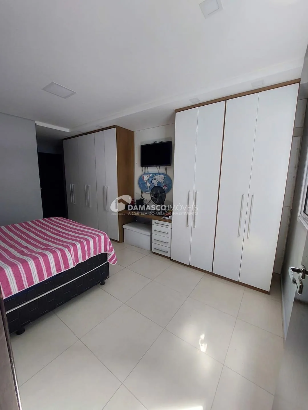 Sobrado à venda 3 Quartos, 3 Suites, 4 Vagas, Nova Gerty, São Caetano do Sul - SP