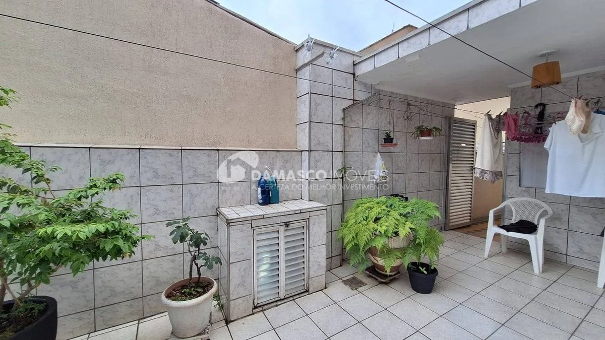 IMÓVEL TÉRREO NO BAIRRO SANTA PAULA COM DUAS CASAS E SALÃO COML