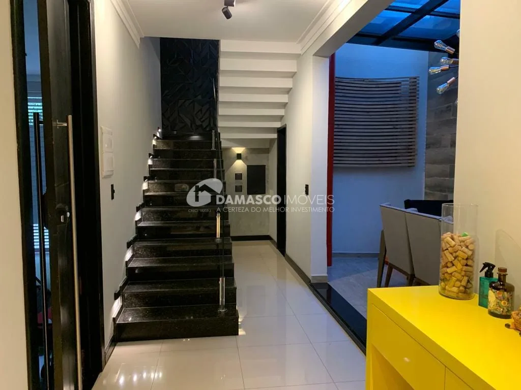 Sobrado à venda 3 Quartos, 1 Suite, 2 Vagas, 120M², Barcelona, São Caetano do Sul - SP