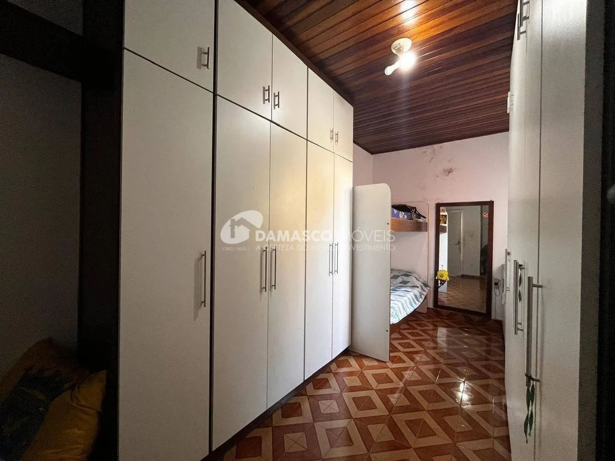 Casa térrea a venda com amplo quintal