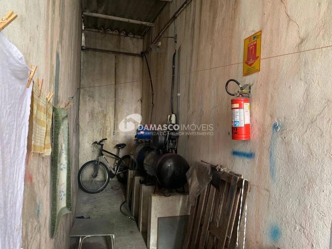 Galpão à Venda na Vila Califórnia, São Paulo | Terreno de 500 m² | Entradas Independentes
