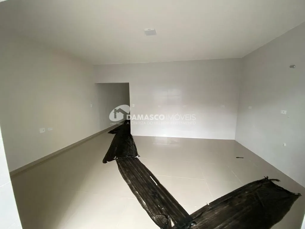 Sobrado à venda e locação, com 400 m² de área total, 3 Quartos, 1 Suíte, 6 Vagas, Parque Bandeirante, Santo André - SP