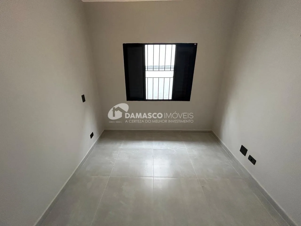 Casa Térrea Reformada à Venda na Nova Gerty, São Caetano do Sul | 2 Dormitórios | 2 Vagas