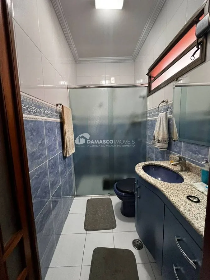 Casa térrea com 4 dorm, 2 suítes, 5 vagas no bairro Olímpico