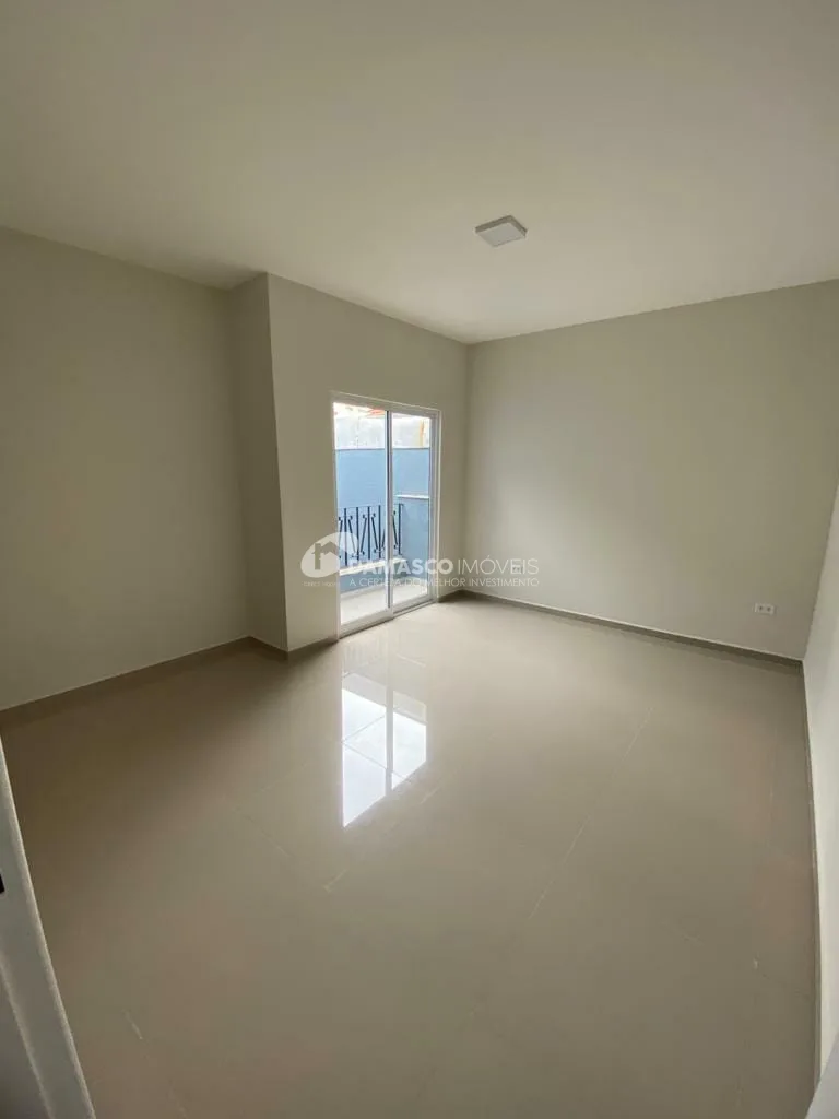 Sobrado à venda e locação, com 400 m² de área total, 3 Quartos, 1 Suíte, 6 Vagas, Parque Bandeirante, Santo André - SP