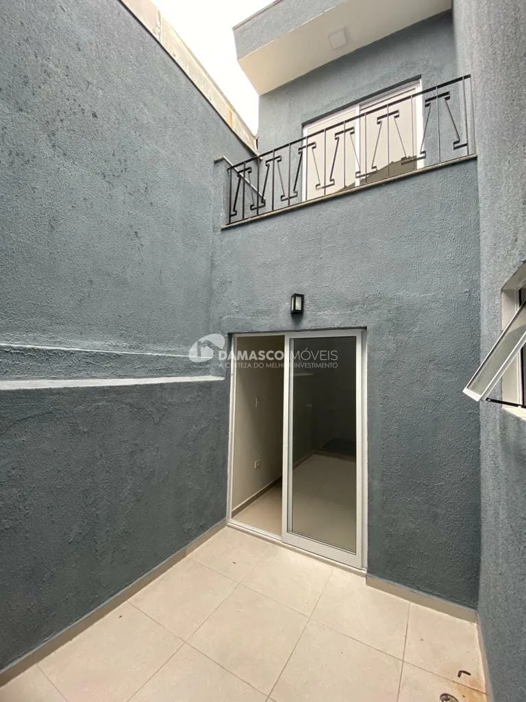 Sobrado à venda e locação, com 400 m² de área total, 3 Quartos, 1 Suíte, 6 Vagas, Parque Bandeirante, Santo André - SP