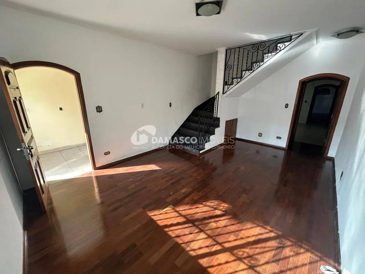 Sobrado para Venda 3 Quartos, 2 Suites, 5 Vagas, Mauá, São Caetano do Sul - SP