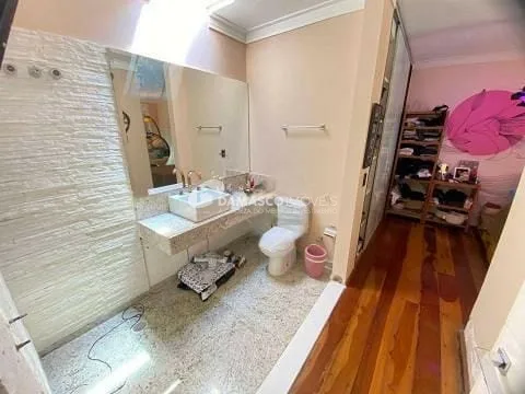 Sobrado à venda 3 Quartos, 3 Suites, 5 Vagas, 380M², Jardim, Santo André - SP