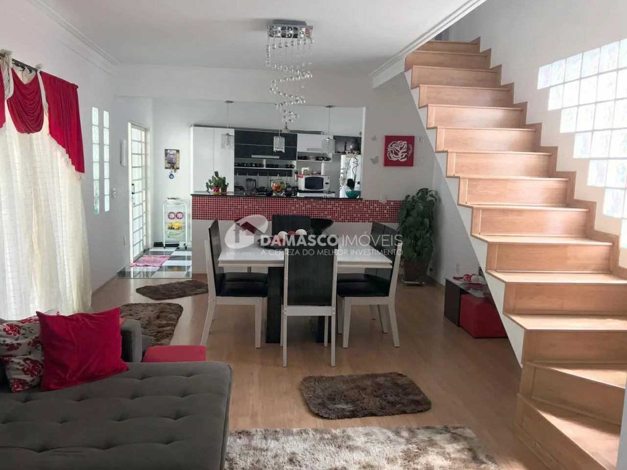Sobrado à Venda 3 Quartos, 3 Suites, 6 Vagas, Nova Gerty, São Caetano do Sul - SP