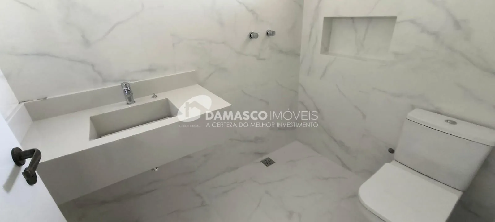 Sobrado, 3 suítes, 188m², Olímpico