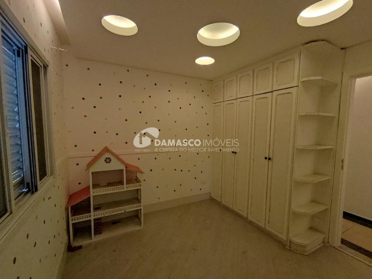 Sobrado à venda 5 Quartos, 4 Suites, 5 Vagas, 252M², Sítio da Figueira, São Paulo - SP