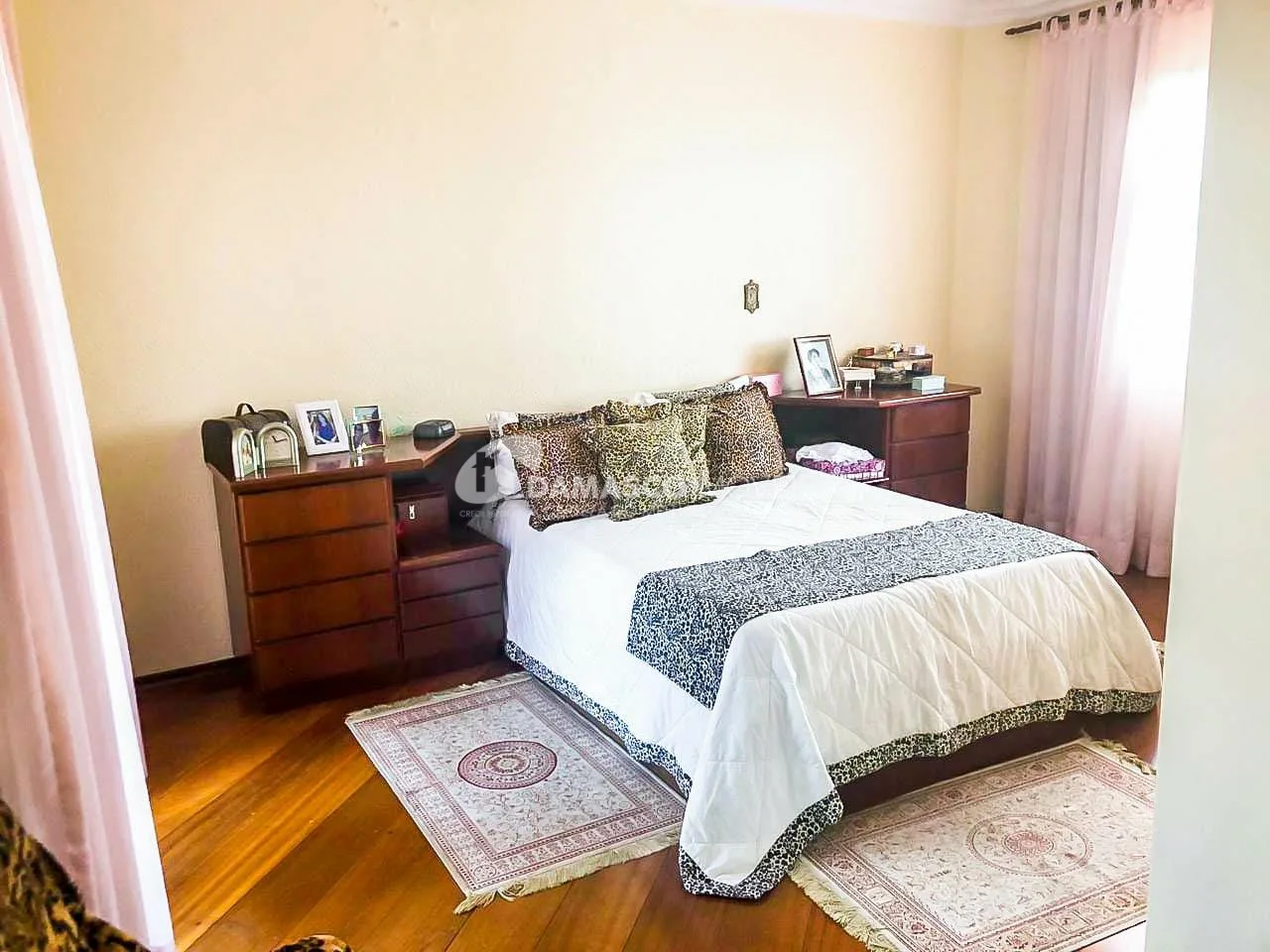 Sobrado à venda 5 Quartos, 2 Suites, 6 Vagas, Vila Sacadura Cabral, Santo André - SP