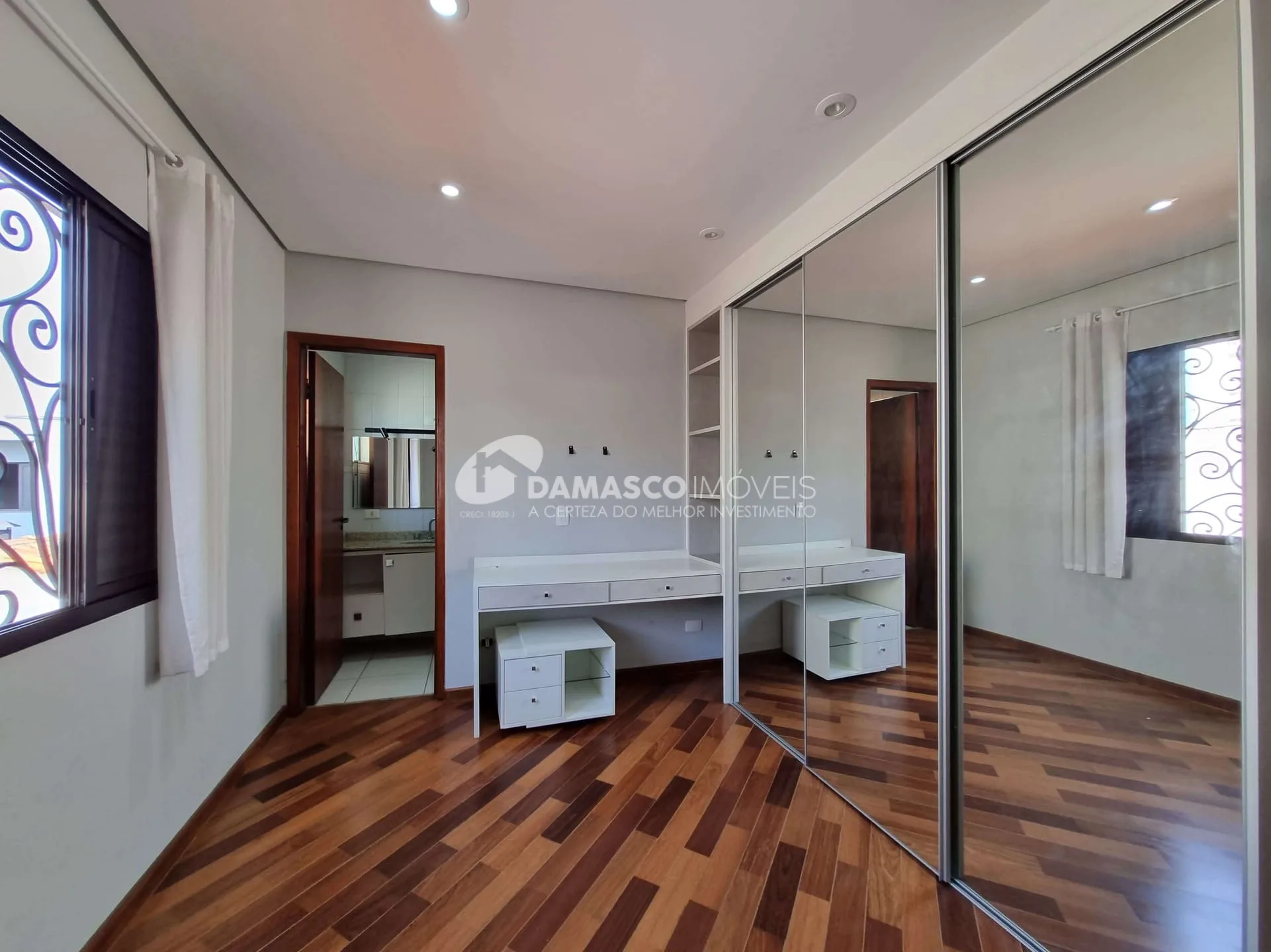 Sobrado à venda 3 Quartos, 3 Suites, 4 Vagas, 221M², Olímpico, São Caetano do Sul - SP