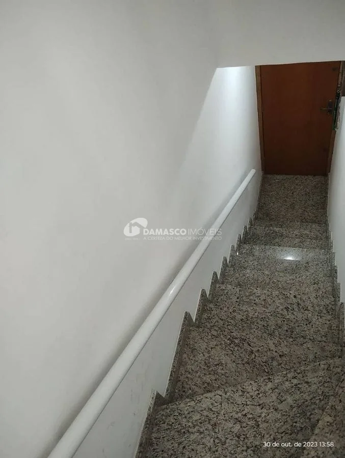 Casa em condomínio com 2 suítes  e 2 vagas